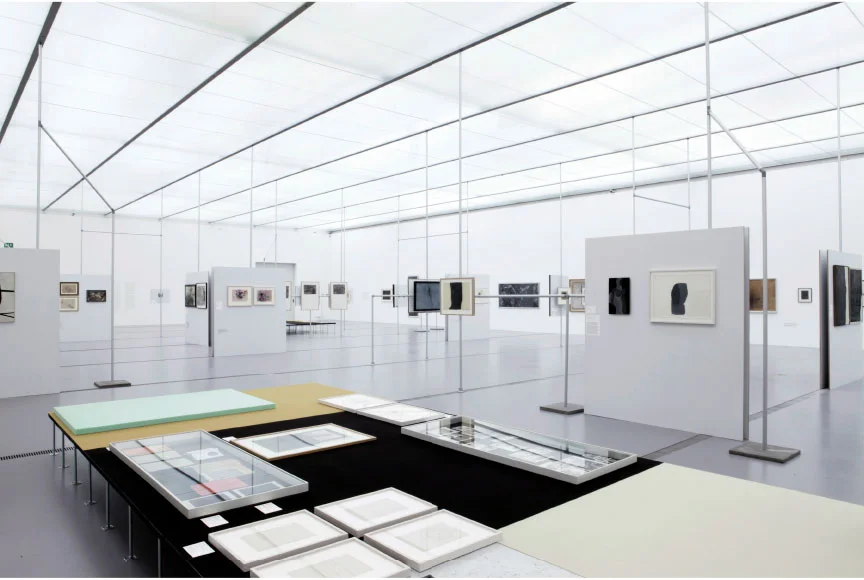 Ausstellungsansicht | Exhibition view, LENTOS Kunstmuseum Linz, Lassnig – Rainer. Das Frühwerk