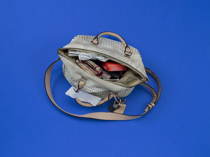 Lost and Found, 2018, Ledertasche, beige mit Lochmuster; Foto | photo: Gergor Ecker