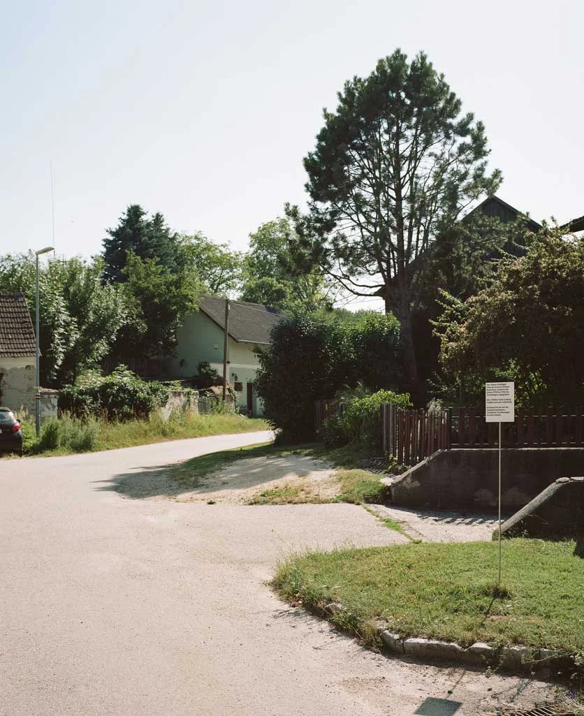 Schützen Sie mit uns das Denkmal und dessen Geheimnis: Das Besteigen des Grabhügels ist nicht erlaubt.
